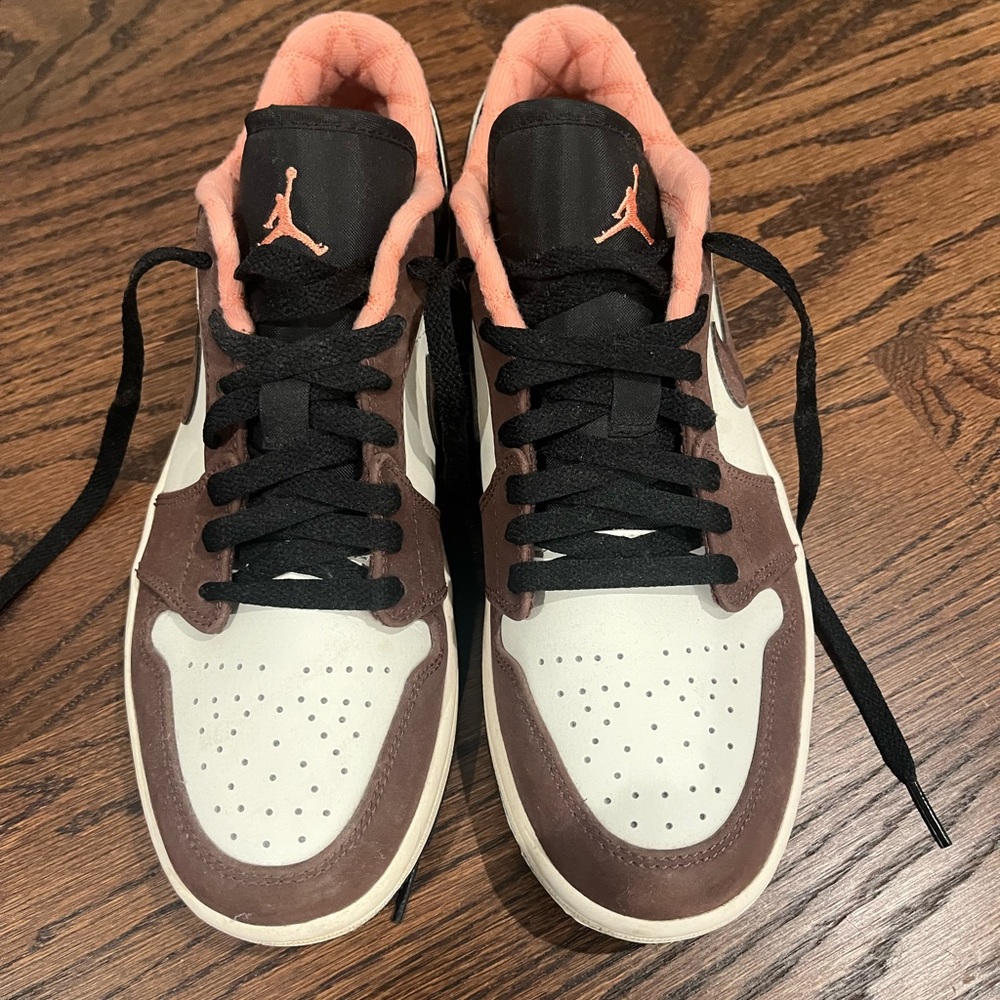 Air Jordan 1 Low Nike brown and peach size 8. excellent condition.